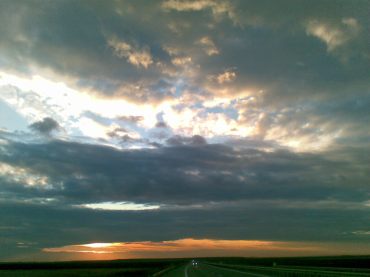 Apus de soare fotografiat pe Autostrada soarelui