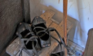 Opinci precum cele pe care le purta Fefeleaga. Foto: Remus Suciu (evz)