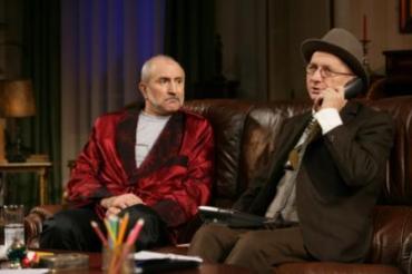 Scenă definitorie din „Dineu cu prosti” (Francis Veber), spectacol regizat de Ion Caramitru la Teatrul National. Fotografie luată de pe site-ul TNB.