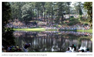 Peisaj cu flori pe malul lacului, Clubul de golf Augusta, Georgia. AFP/MEDIAFAX FOTO/digi24.ro