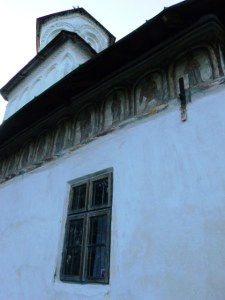 Biserica din satul Olari, Horezu, judeţul Vâlcea - vedere laterală (sud)