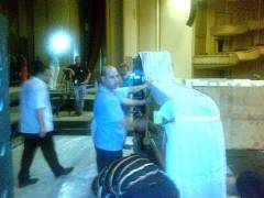 Pianul de concert Kawaia ajuns pe scenă. Foto (cu telefonul): Călin Hera