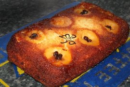 O prăjitură caramelizată cu mere umplute, înainte de a primi îmbrăcăminte de frişcă. De pe Maya's World