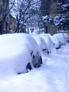 Vedere din Bucureşti. Oraşul de frişcă dintre blocuri. Foto (cu telefonul): Călin Hera