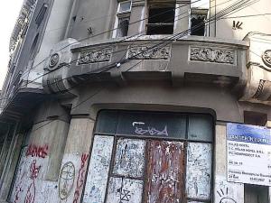 Vedere din Bucureşti. Fost hotel, fost cămin studenţesc de pe Brezoianu. Foto cu telefonul: Călin Hera (mfc)