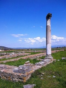 Ulpia Traiana Sarmizegetusa rămâne o demonstrație de inginerie și civilizație romană și un loc în care poți petrece trei ore plăcute și folositoare. Foto cu telefonul Călin Hera