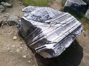 Ulpia Traiana Sarmizegetusa rămâne o demonstrație de inginerie și civilizație romană și un loc în care poți petrece trei ore plăcute și folositoare. Foto cu telefonul Călin Hera