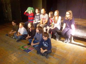 Vedere din Bucureşti. Trupa de teatru a copiilor. Foto (cu telefonul): Călin Hera