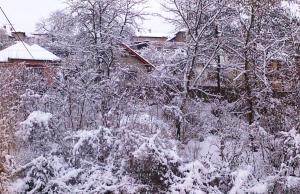 Vedere din Hunedoara, de la o fereastră, în vreme de iarnă. Foto (cu telefonul): Călin Hera