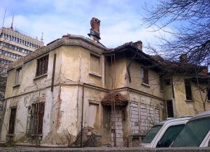 Vedere din Bucureşti. Palatul de pe strada Agricultori 3-5. Foto cu telefonul: Călin Hera