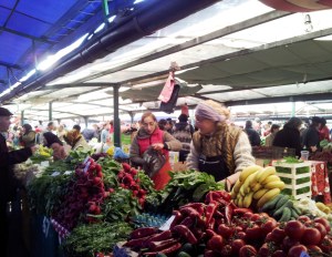 Vedere din Bucureşti. La Piaţa Râmnicu Sărat, înainte de Paşte. Foto: Călin Hera (cu telefonul)
