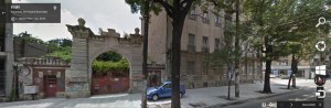 Vedere din București. Poarta de pe Kogălniceanu 23 văzută de Google în vara lui 2014