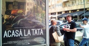 Vedere din București. Alexandru Papadopol, așteptând premiera filmuui Acasă la tata (2015). Foto cu telefonul: Călin Hera