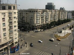 Vedere din București. Blocurile comuniste din ceea ce e astăzi Piața Sfânta Vineri. Sursa: raiden