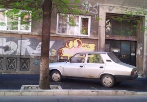 Vedere din București. Aeul și Dacia 1300 de pe Bd. Carol I. Foto cu telefonul: Călin Hera