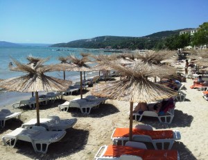 Plajă îngustă la Balcic. Foto cu telefonul: Călin Hera