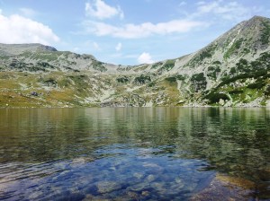 Munții Retezat. Lacul Bucura, cu Curmătura și Vf. Custurii. Foto cu telefonul: Călin Hera