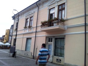 Vedere din Craiova. Clădire din centrul vechi. Foto cu telefonul: Călin Hera