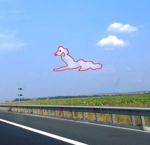 Cățel pe nori, deasupra autostrăzii, între Sibiu și Orăștie, luna august. Foto cu telefonul: Călin Hera