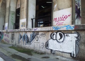 Vedere din București. Aeul în spatele Bisericii Kretzulescu. Foto cu telefonul: Călin Hera