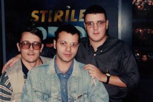 Trei producători: Mișu Predescu, Adrian Navarro (pe vremea aceea se numea altfel, dar acum e american), Peter Barabas. Sursa: Facebook/Mișu Predescu