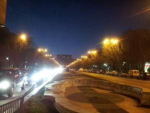 Vedere din București. Palatul Parlamentului întunecat. Foto cu telefonul: Călin Hera