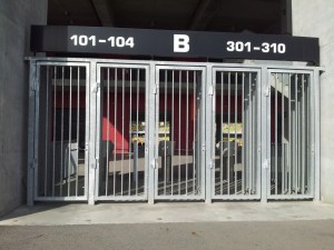 Vedere din București. Porți închise la Arena Națională în zi de meci, fără meci. Foto: Călin Hera