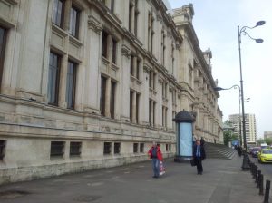 Vedere din București. Palatul de Justiție, dimineața. Foto: Călin Hera
