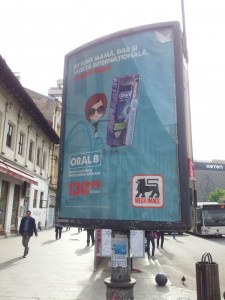 Vedere din București. Campania „dar și” a magazinelor Mega Image. Foto: Călin Hera