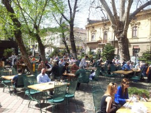 Vedere din București. S-au deschis terasele. Foto: Călin Hera