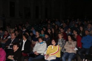 Spectatori la filmul „Dincolo de calea ferată” - FFE Hunedoara. Foto: Mircea