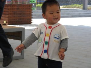 Copil mândru în Shanghai. Foto: Calin Hera
